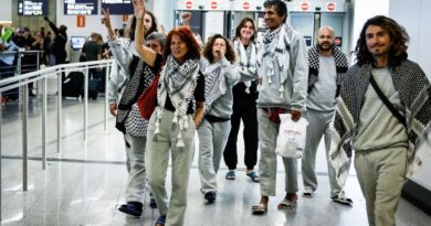 French Gaza activists arrive home after Israel expulsion