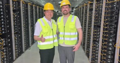 General Compute CEO Finn Puklowski, left, with Aquatron CEO Michael Kim