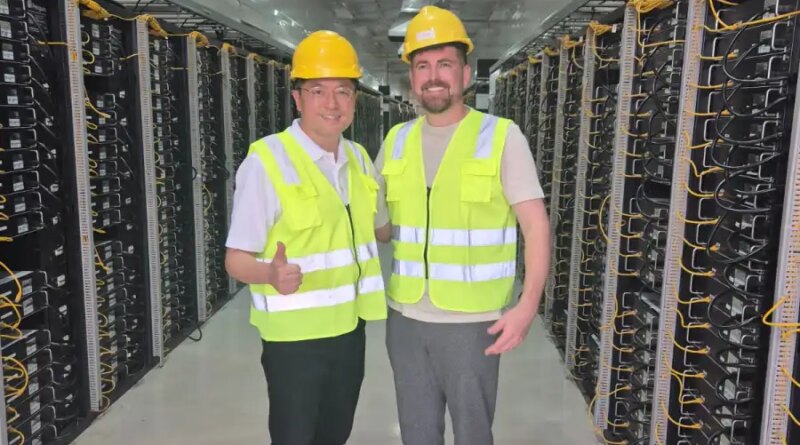 General Compute CEO Finn Puklowski, left, with Aquatron CEO Michael Kim
