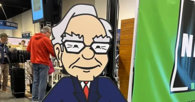 I flew 4,400 miles to Warren Buffett's big bash in Omaha. All signs pointed to his legacy living on.