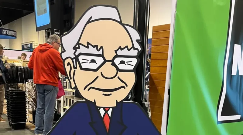 I flew 4,400 miles to Warren Buffett's big bash in Omaha. All signs pointed to his legacy living on.
