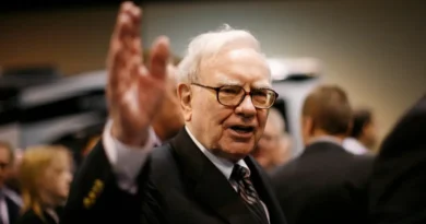 I was in the room for Warren Buffett's surprise interview. The mood swung from excited to grim, then hopeful.