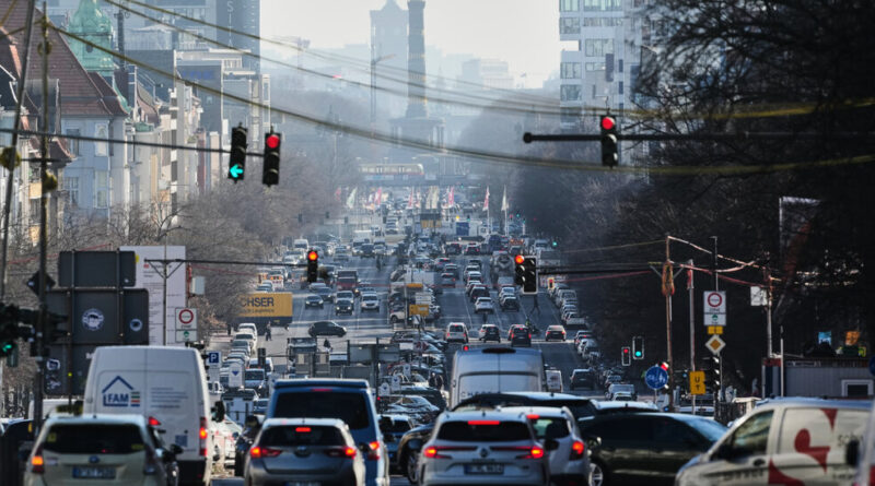 In Berlin, Cars Are a Culture War Flashpoint