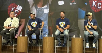 Inside Chiefs Superfans Jason Sudeikis, Paul Rudd And Their Chiefs Text Thread