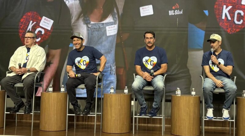 Inside Chiefs Superfans Jason Sudeikis, Paul Rudd And Their Chiefs Text Thread