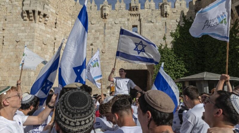 Israelis chant threats, anti-Palestinian slogans at Jerusalem Day march