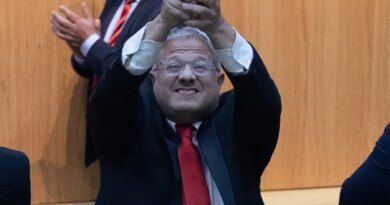 Israel's far-right National Security Minister Itamar Ben-Gvir celebrates after Israel's parliament passed a law on Monday making the death penalty a default sentence for Palestinians convicted in military courts of deadly attacks, at the Knesset, Israel’s parliament in Jerusalem, March 30, 2026 REUTERS/Oren Ben Hakoon ISRAEL OUT. NO COMMERCIAL OR EDITORIAL SALES IN ISRAEL