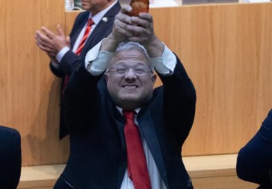 Israel's far-right National Security Minister Itamar Ben-Gvir celebrates after Israel's parliament passed a law on Monday making the death penalty a default sentence for Palestinians convicted in military courts of deadly attacks, at the Knesset, Israel’s parliament in Jerusalem, March 30, 2026 REUTERS/Oren Ben Hakoon ISRAEL OUT. NO COMMERCIAL OR EDITORIAL SALES IN ISRAEL