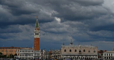 Jury of Italy's Venice Biennale resigns over Russia row