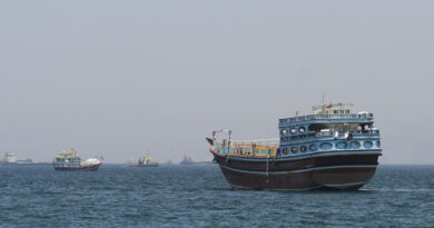 Most Strait of Hormuz shipping at a standstill despite latest US pledge