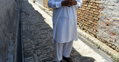 Pakistan Shi'ites deported from UAE return to lost jobs, frozen savings