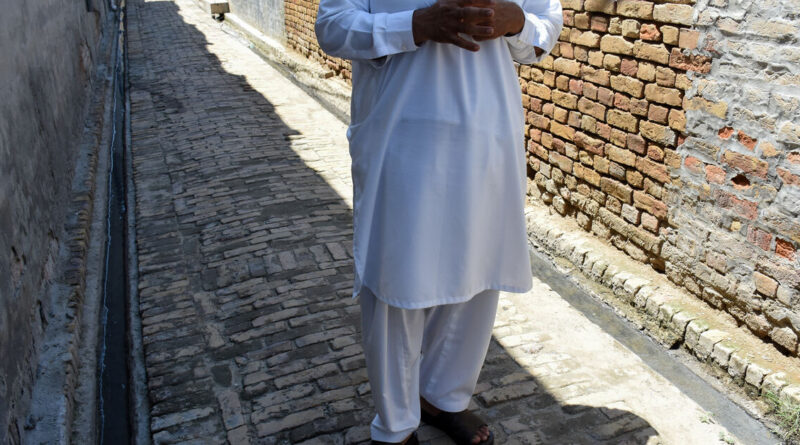 Pakistan Shi'ites deported from UAE return to lost jobs, frozen savings