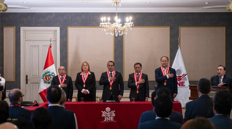Peruvian authorities confirm Fujimori and Sanchez advance to runoff