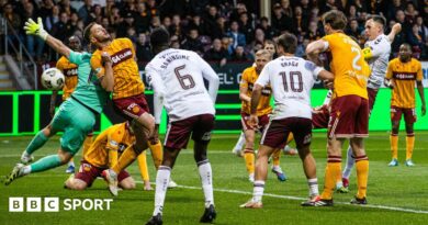 Lawrence Shankland scores for Hearts