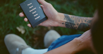 The minimalist Light Phone teams up with Andrew Yang's Noble Mobile, which pays you to stop doomscrolling | TechCrunch