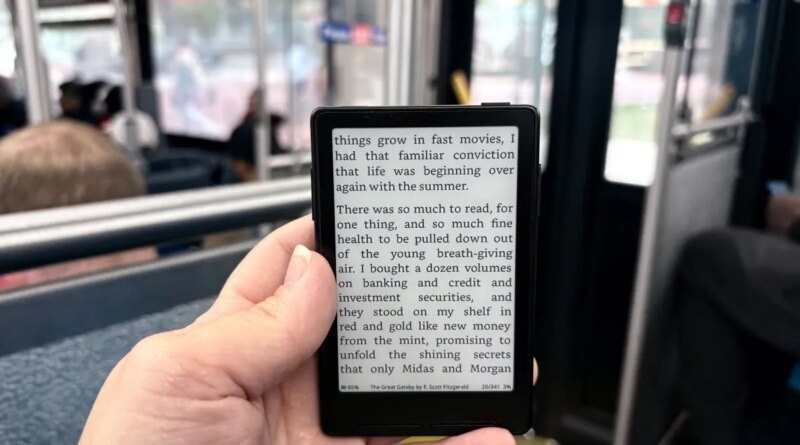 This tiny, magnetic e-reader could stop you from doomscrolling | TechCrunch