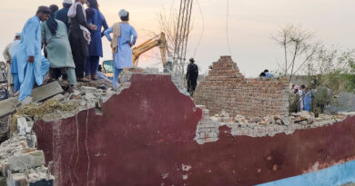 Three Pakistani police officers killed in car bombing, more casualties feared