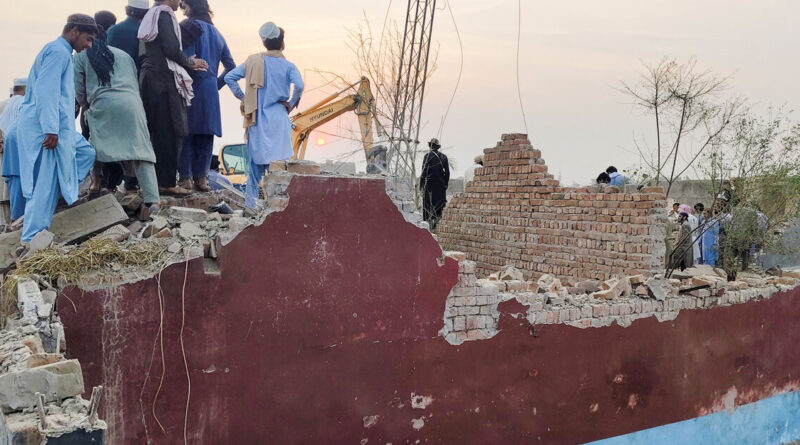 Three Pakistani police officers killed in car bombing, more casualties feared