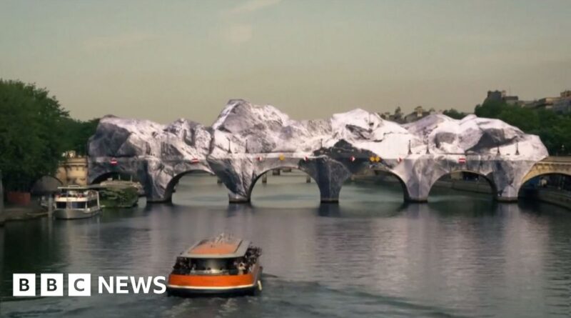 Timelapse footage shows giant 'cave' inflated over Paris bridge