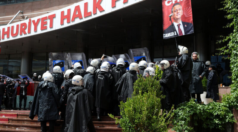 Turkey's pro-Kurdish party condemns ousting of main opposition