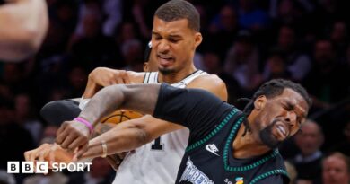 Victor Wembanyama elbows Naz Reid in the face