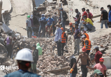 Volunteers conduct search operations in a building damaged by an earthquake in La Guaira, Venezuela, 29 June 2026. National and international rescue teams continue their efforts among the ruins of buildings in the coastal state of La Guaira, north of Caracas
