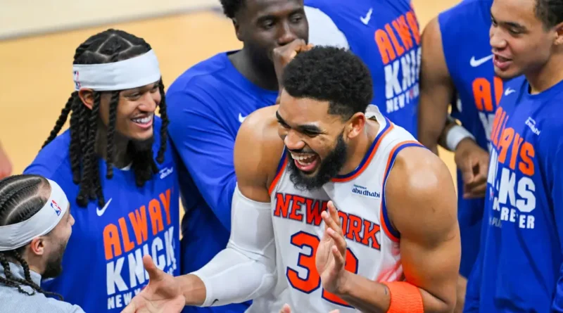 An NYC bar promised free drinks if the Knicks win. Its owner is using Kalshi to hedge the risk.