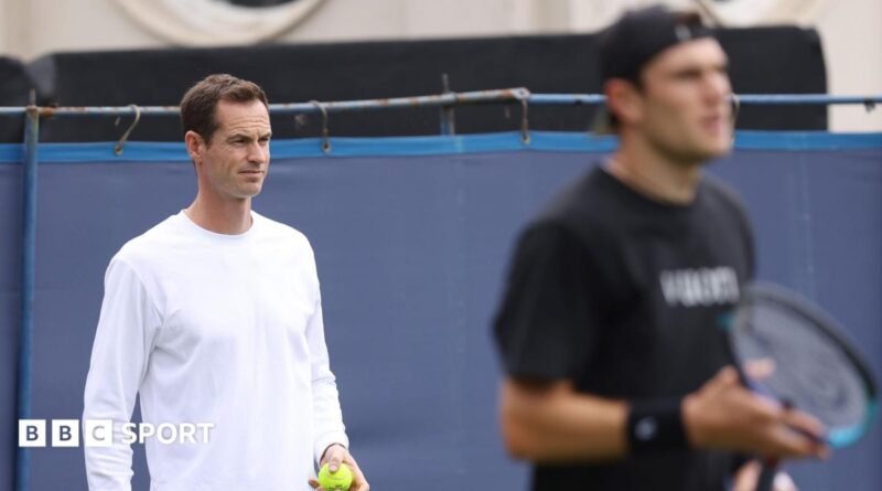 Andy Murray watches Jack Draper practise at Wimbledon