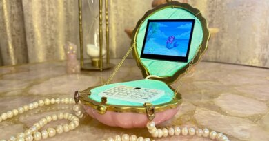 shell purse with keyboard and screen