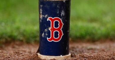 Former Red Sox, New York World Series Champion, Dies After Controversial Career