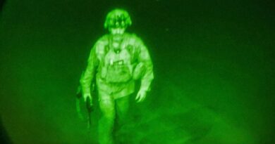 General who was last US soldier out of Afghanistan to step down