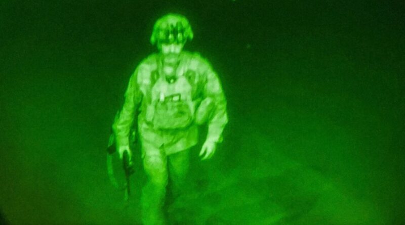 General who was last US soldier out of Afghanistan to step down