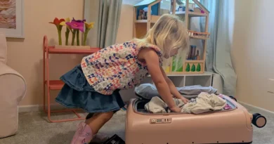 I taught my 3-year-old how to pack her own bag. I want her to be independent.
