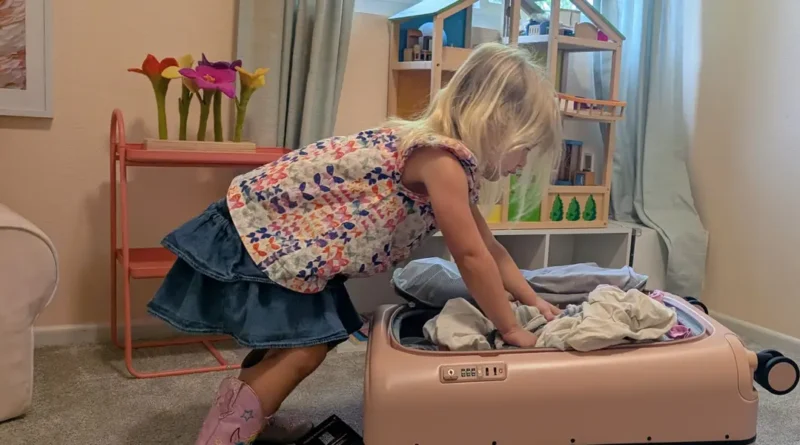 I taught my 3-year-old how to pack her own bag. I want her to be independent.