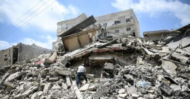 In beachside city, Lebanese try to shake off Israel-Hezbollah war
