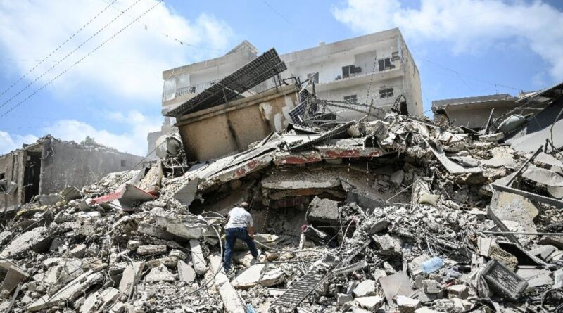 In beachside city, Lebanese try to shake off Israel-Hezbollah war
