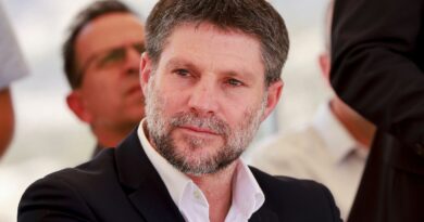 Israel minister Smotrich banned from France