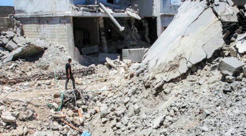 Israeli air strikes on Lebanon continue despite US-Iran deal