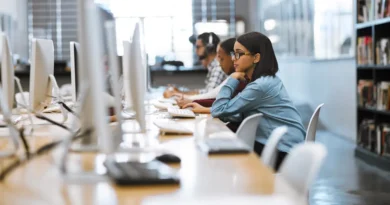 I'm a college admissions expert, and my top students use AI. Here's how your kids should use AI on their essays.