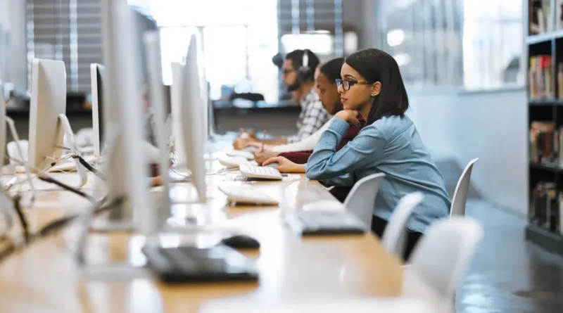 I'm a college admissions expert, and my top students use AI. Here's how your kids should use AI on their essays.