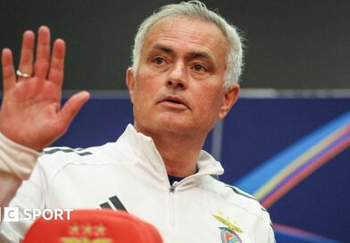 Jose Mourinho waves