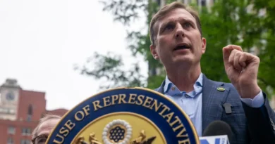Justice Department opens civil rights probe after NYC coffee shop bans congressman over Israel support
