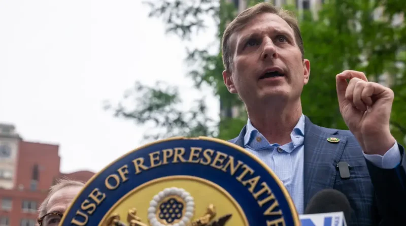 Justice Department opens civil rights probe after NYC coffee shop bans congressman over Israel support