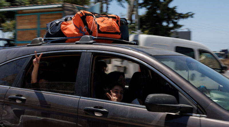 Lebanese villagers return to find homes in ruins