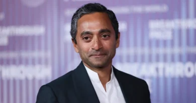 Luxury fashion aficionado Chamath Palihapitiya is getting roasted for saying possessions are 'worthless'
