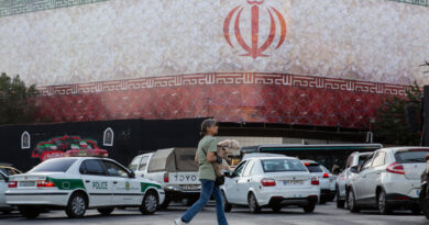 Mideast Live Updates: U.S. and Iran Trade Attacks With Few Signs of De-escalation
