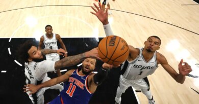 New York Knicks hold off San Antonio Spurs 105-104 for 2-0 NBA Finals lead