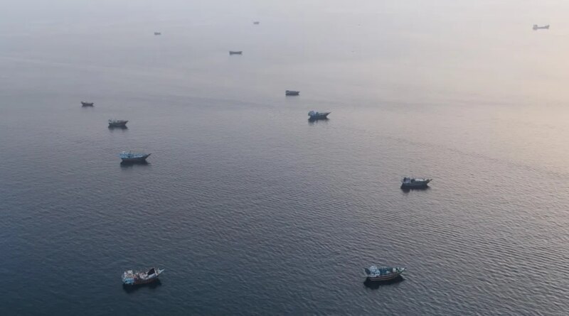Oil prices rise as US, Iranian strikes threaten Strait of Hormuz reopening