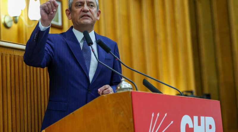 Rival leaders of Turkey's main opposition party call competing meetings