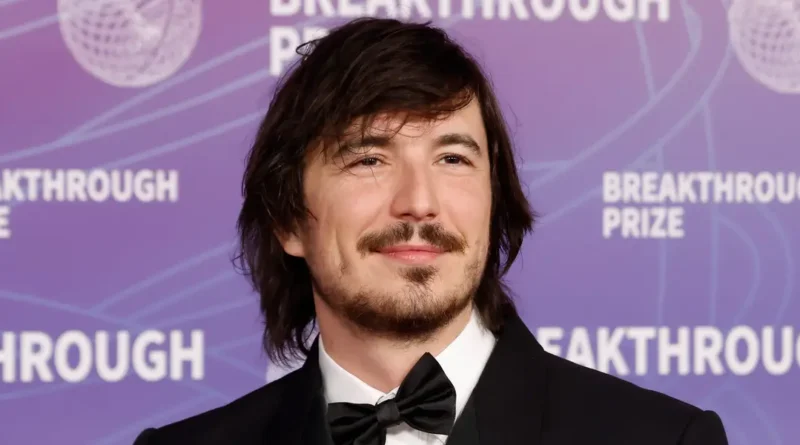 Robinhood layoffs will cut 10% as part of an org chart 'flattening.' Read the CEO's memo.